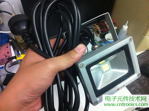 【拆解】9.9包郵10W LED射燈電源拆解改造篇