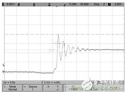 12V輸入降壓型開關(guān)穩(wěn)壓器中的典型開關(guān)節(jié)點(diǎn)電壓尖峰和振鈴