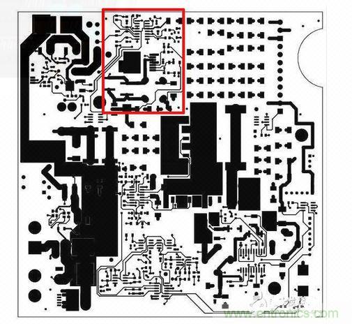 這是自動(dòng)測(cè)試設(shè)備的PCB，因?yàn)槭孪攘私膺^(guò)那顆SEPIC轉(zhuǎn)換器（以紅框標(biāo)示），我的設(shè)計(jì)第一次就成功。