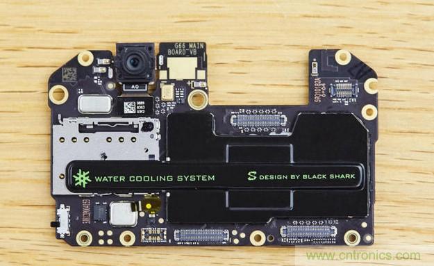 拆解黑鯊手機(jī)：多級(jí)直觸一體式液冷系統(tǒng)有什么門(mén)道？